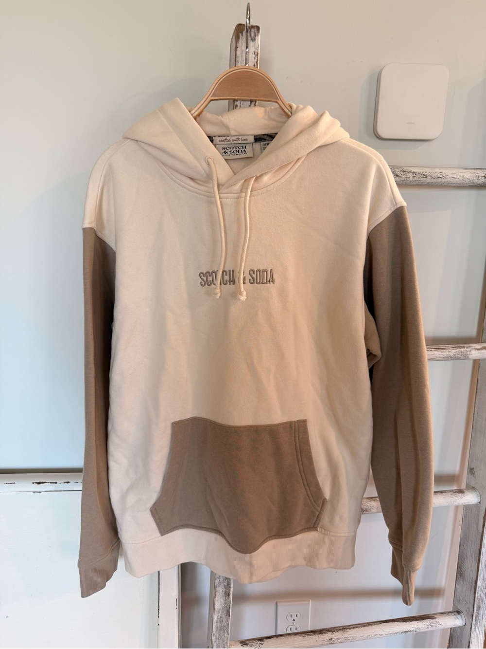 Scotch & Soda Embroidered Chest Logo Hoodie Cream Sweatshirt Medium Retail $118